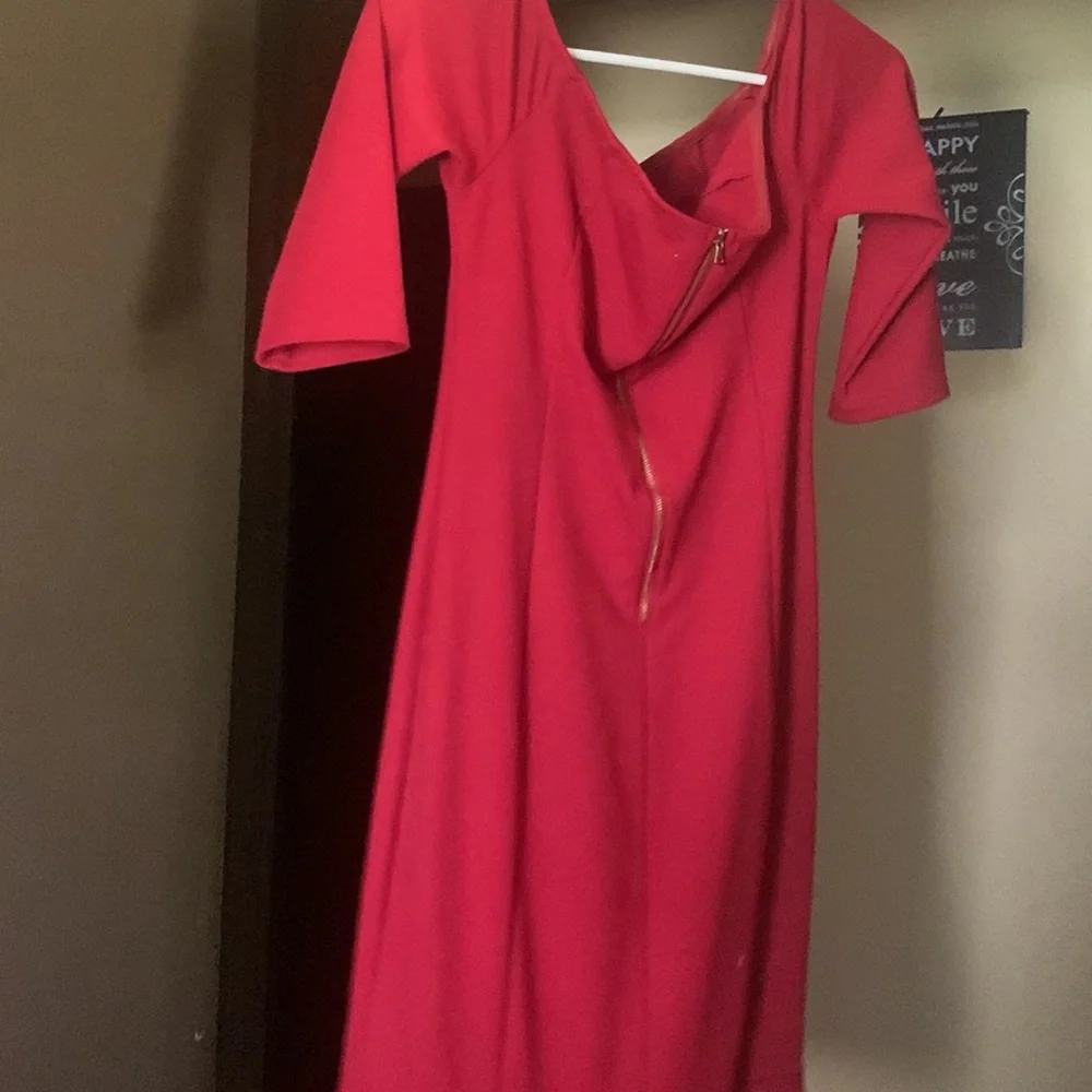 Red dress - Picture 4 of 4
